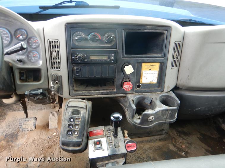 image for item DE3903 2010 International 7400 dump truck