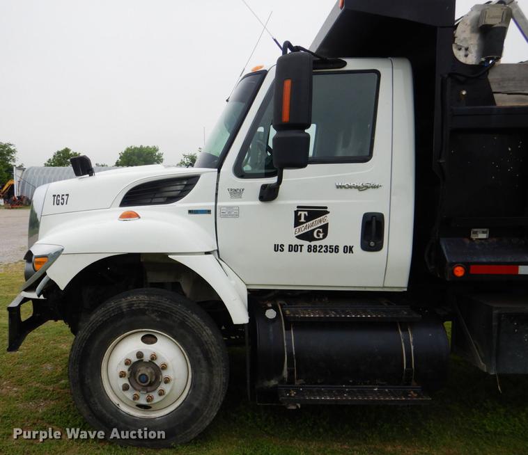 image for item DE3903 2010 International 7400 dump truck