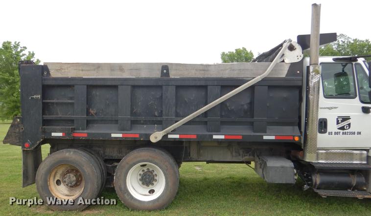 image for item DE3903 2010 International 7400 dump truck