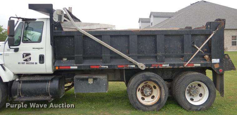 image for item DE3903 2010 International 7400 dump truck