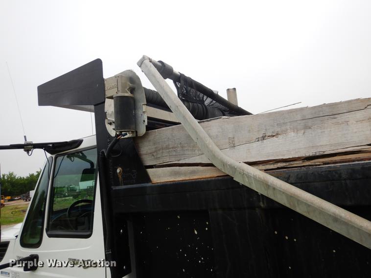 image for item DE3903 2010 International 7400 dump truck