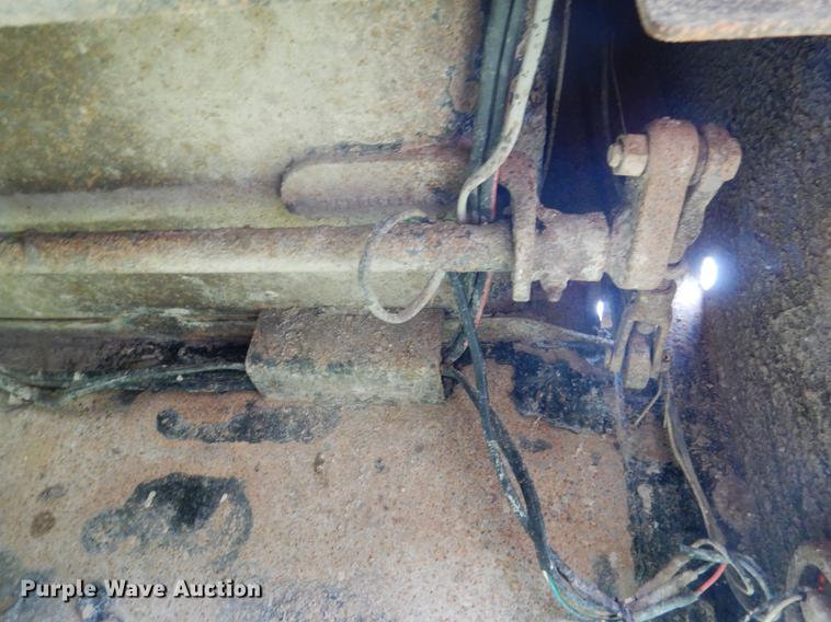 image for item DE3903 2010 International 7400 dump truck