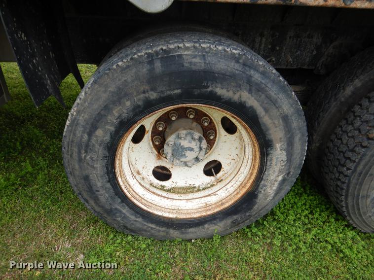 image for item DE3903 2010 International 7400 dump truck