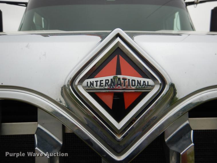 image for item DE3903 2010 International 7400 dump truck