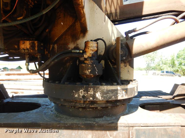 image for item DE3919 1996 Barko 160TRK log loader