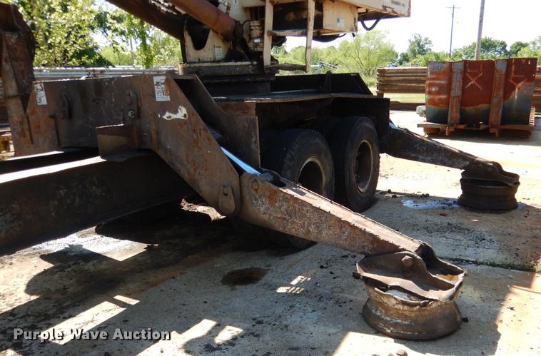 image for item DE3919 1996 Barko 160TRK log loader