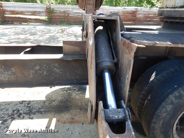 image for item DE3919 1996 Barko 160TRK log loader