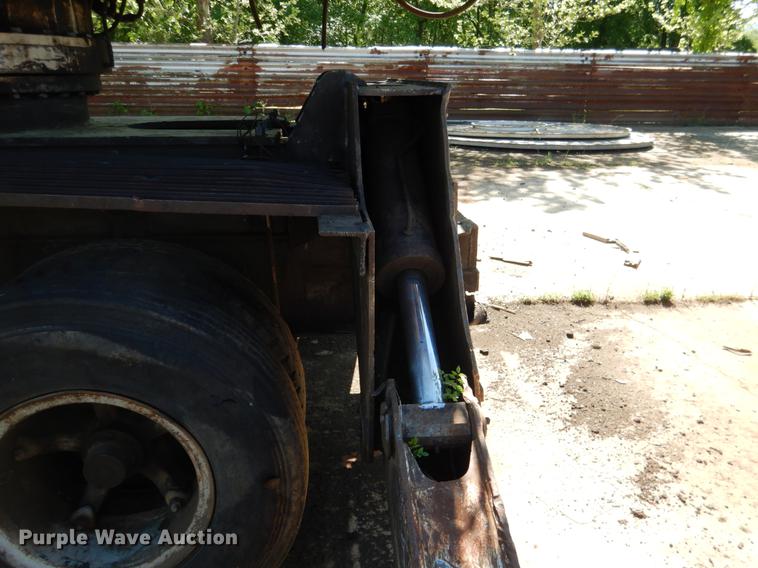 image for item DE3919 1996 Barko 160TRK log loader