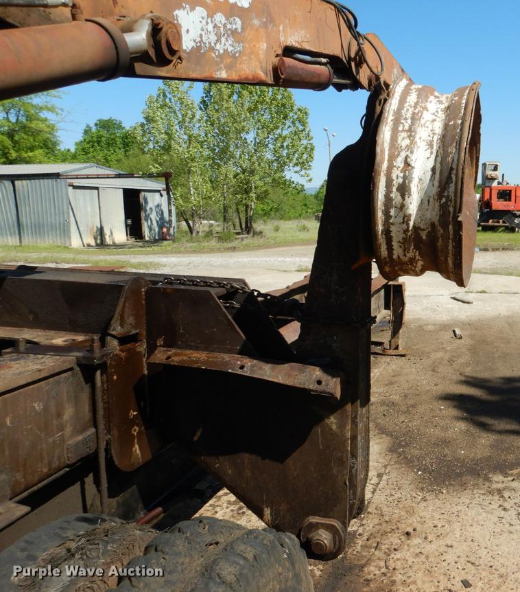 image for item DE3919 1996 Barko 160TRK log loader