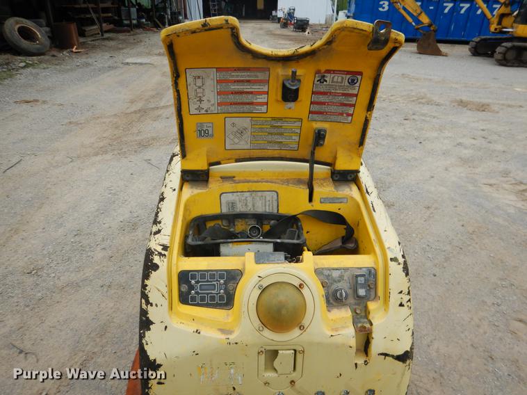 image for item DE3949 2006 Wacker trench compactor