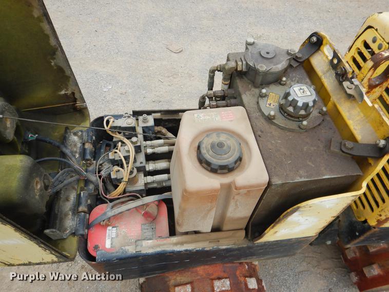 image for item DE3949 2006 Wacker trench compactor