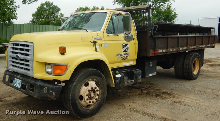 image for item DE3954 1998 Ford F700 dump flatbed truck