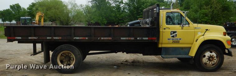 image for item DE3954 1998 Ford F700 dump flatbed truck