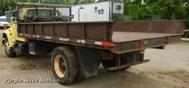image for item DE3954 1998 Ford F700 dump flatbed truck
