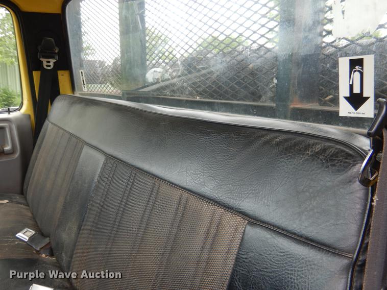 image for item DE3954 1998 Ford F700 dump flatbed truck