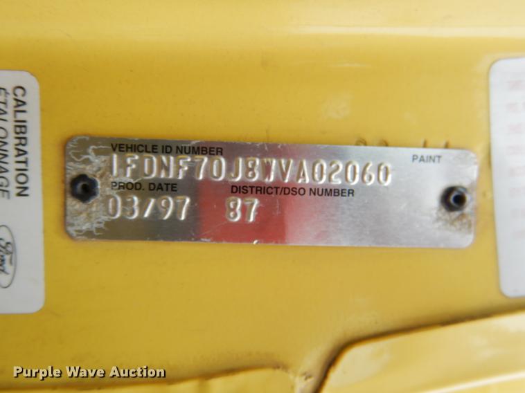 image for item DE3954 1998 Ford F700 dump flatbed truck