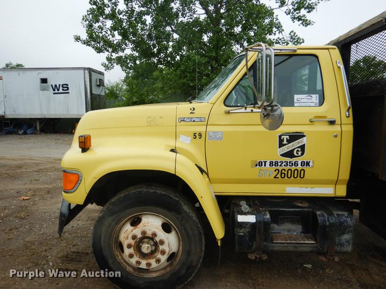 image for item DE3954 1998 Ford F700 dump flatbed truck