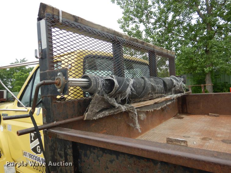 image for item DE3954 1998 Ford F700 dump flatbed truck