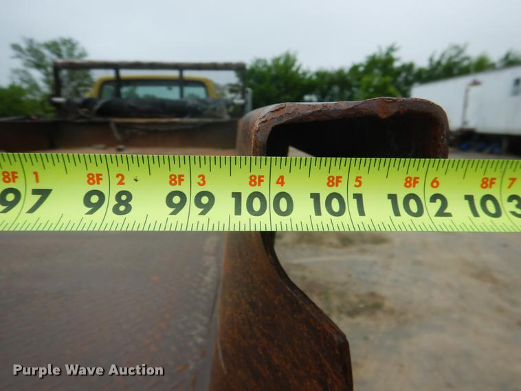 image for item DE3954 1998 Ford F700 dump flatbed truck