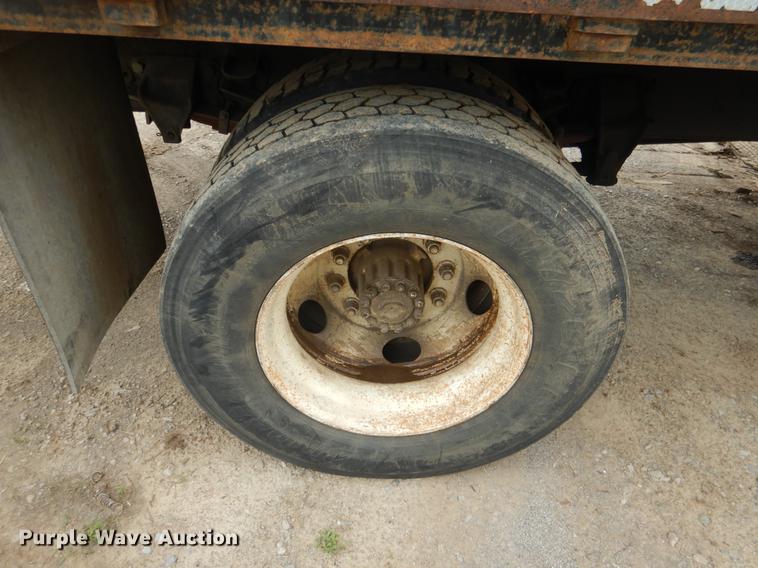 image for item DE3954 1998 Ford F700 dump flatbed truck