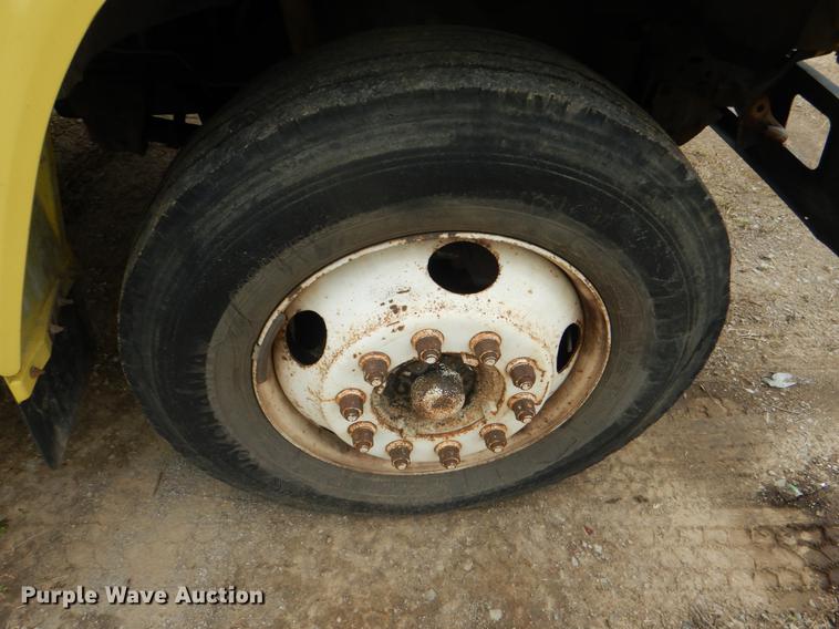 image for item DE3954 1998 Ford F700 dump flatbed truck