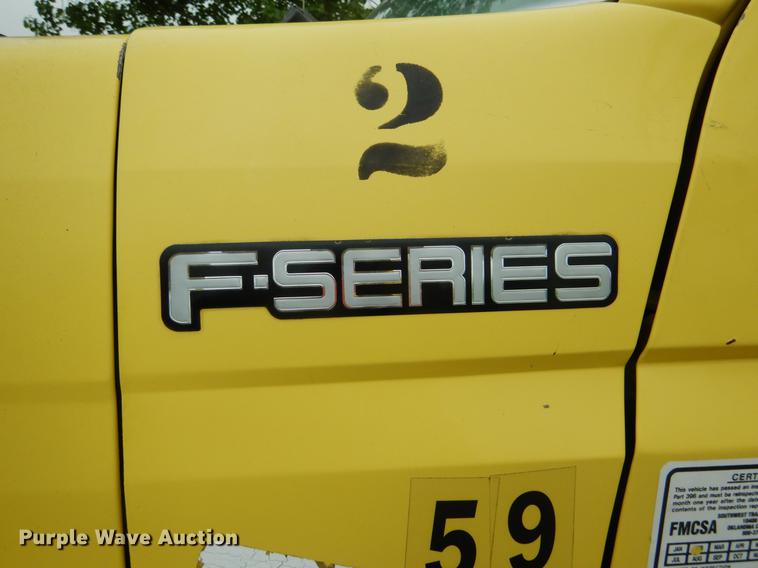 image for item DE3954 1998 Ford F700 dump flatbed truck