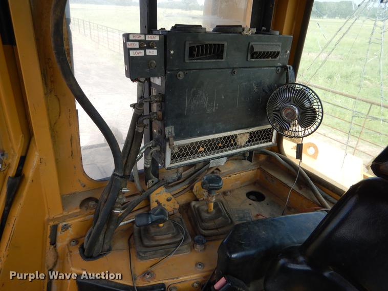 image for item DE3979 1999 Caterpillar D8R dozer
