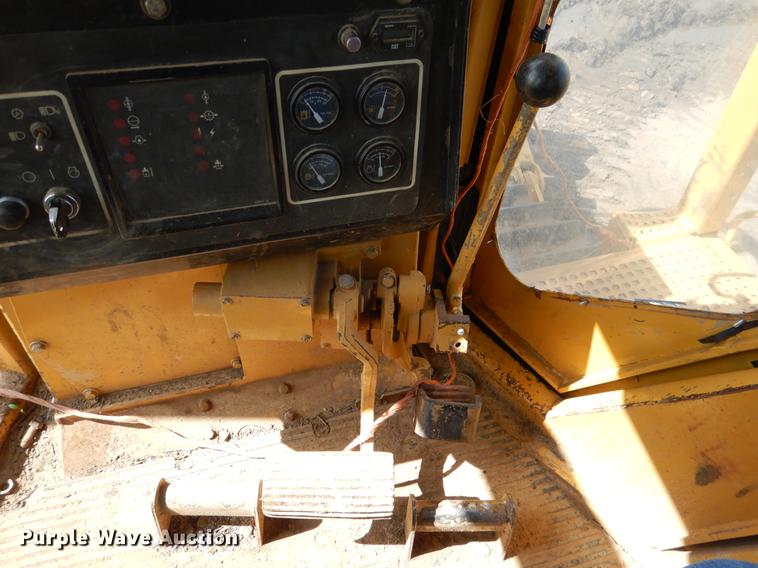 image for item DE3979 1999 Caterpillar D8R dozer