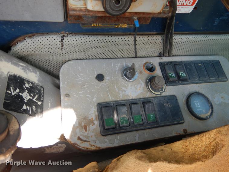 image for item DE3980 1998 Hyundai 210LC excavator