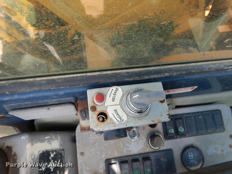 image for item DE3980 1998 Hyundai 210LC excavator