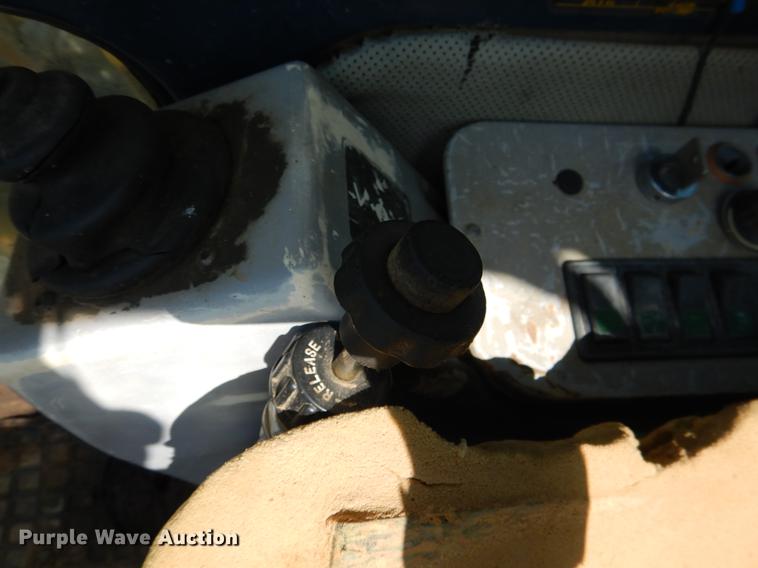 image for item DE3980 1998 Hyundai 210LC excavator