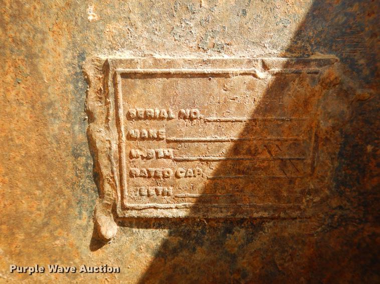 image for item DE3980 1998 Hyundai 210LC excavator