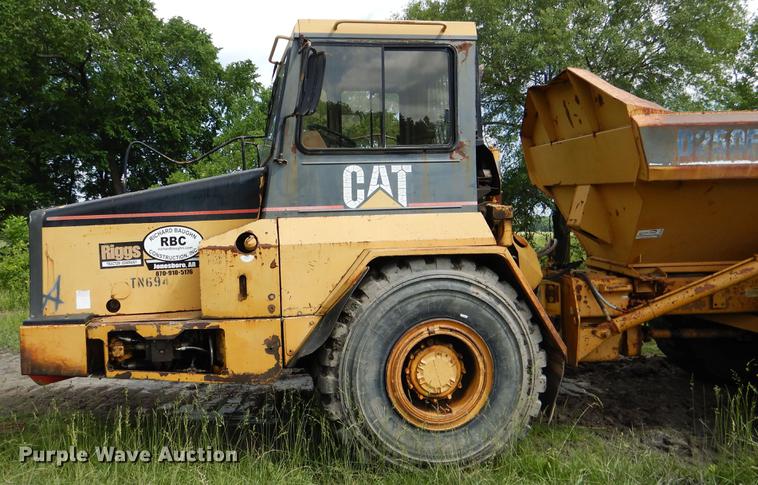 image for item DE3984 Caterpillar D250E articulated haul truck