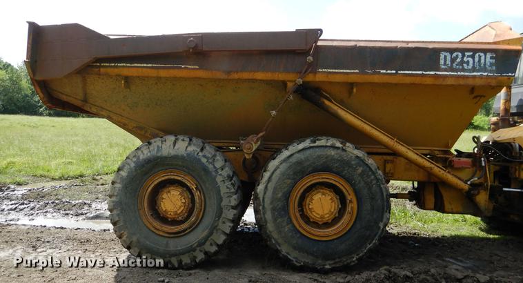 image for item DE3984 Caterpillar D250E articulated haul truck