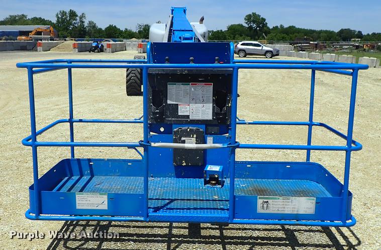 image for item DE5353 2002 Genie S125 boom lift