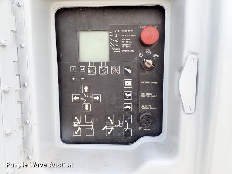 image for item DE5353 2002 Genie S125 boom lift