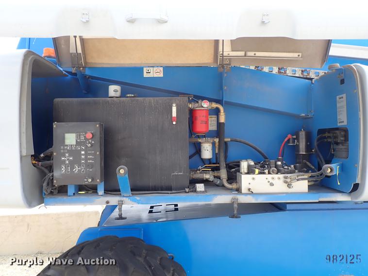 image for item DE5353 2002 Genie S125 boom lift