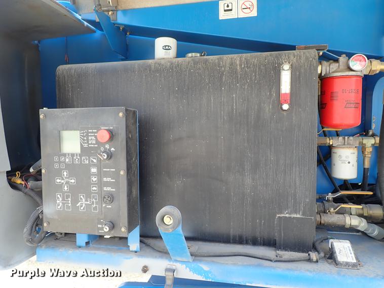 image for item DE5353 2002 Genie S125 boom lift