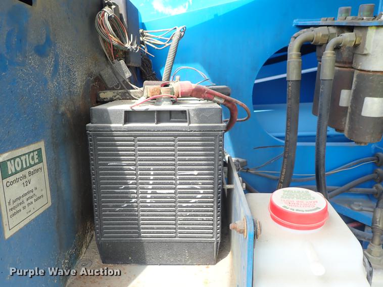 image for item DE5353 2002 Genie S125 boom lift