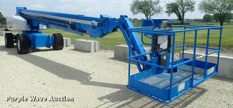 image for item DE5353 2002 Genie S125 boom lift