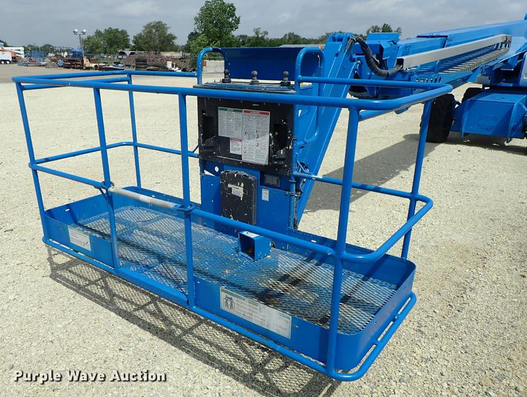 image for item DE5353 2002 Genie S125 boom lift
