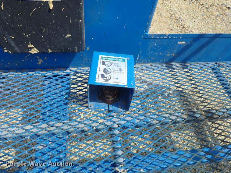 image for item DE5353 2002 Genie S125 boom lift