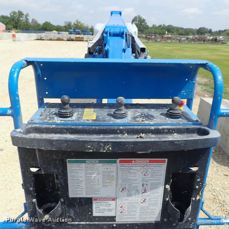 image for item DE5353 2002 Genie S125 boom lift