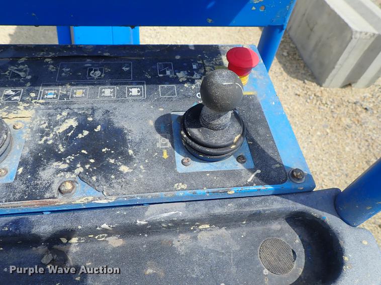 image for item DE5353 2002 Genie S125 boom lift