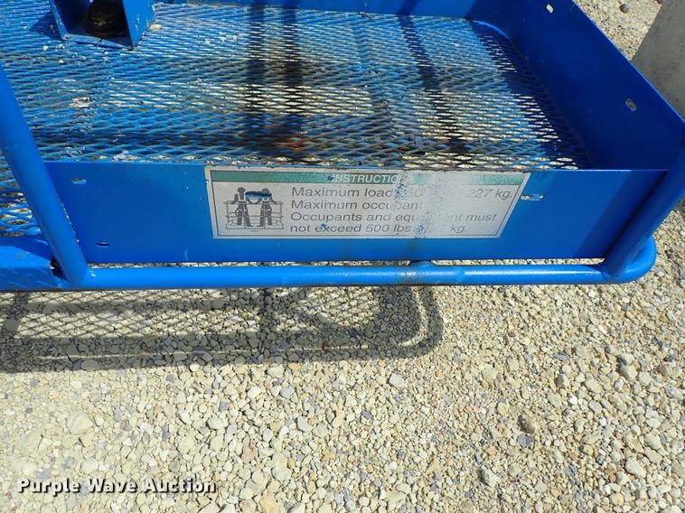 image for item DE5353 2002 Genie S125 boom lift