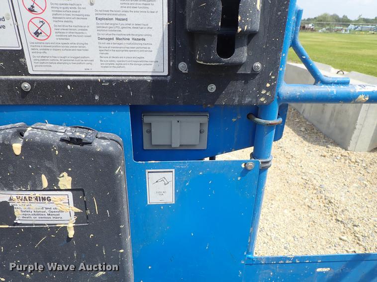 image for item DE5353 2002 Genie S125 boom lift