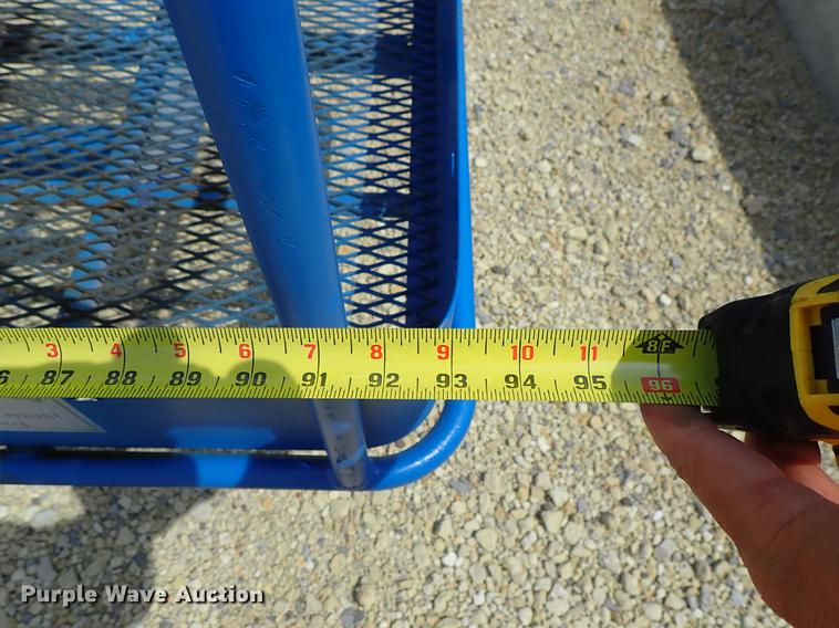 image for item DE5353 2002 Genie S125 boom lift