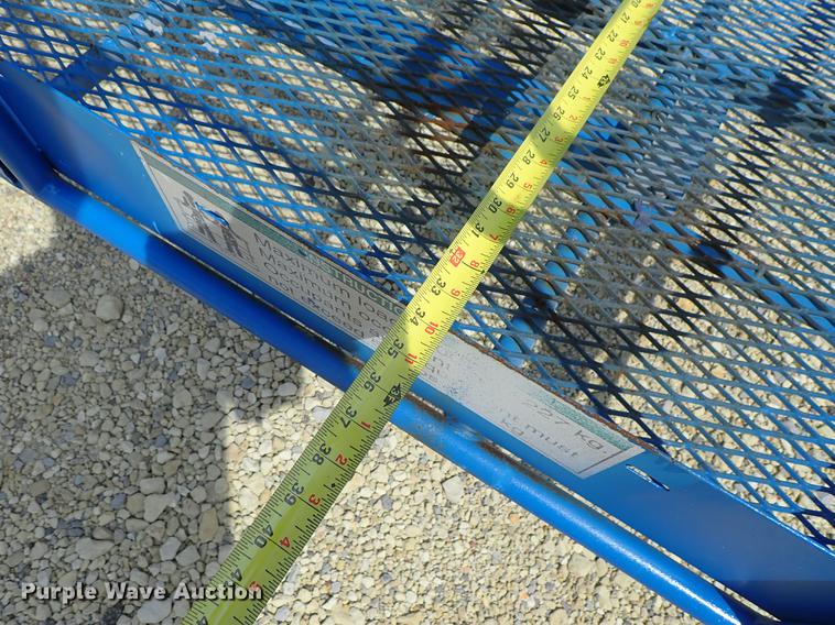 image for item DE5353 2002 Genie S125 boom lift