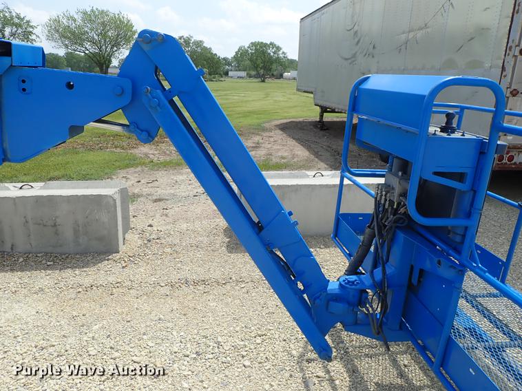 image for item DE5353 2002 Genie S125 boom lift