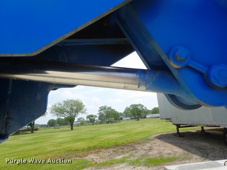 image for item DE5353 2002 Genie S125 boom lift